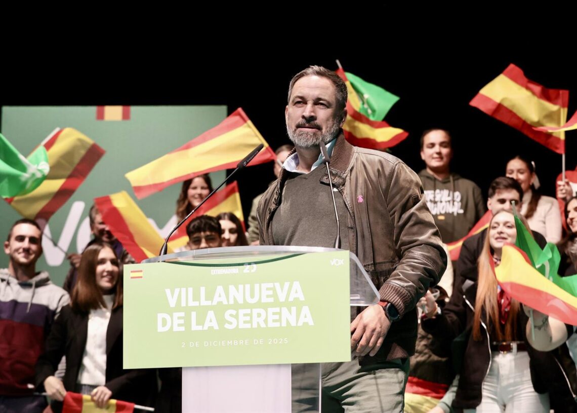 El presidente de VOX, Santiago Abascal, interviene durante la clausura de un acto público del partido, a 2 de diciembre de 2025 en Villanueva de la Serena, Badajoz, Extremadura (España).Jorge Armestar - Europa Press