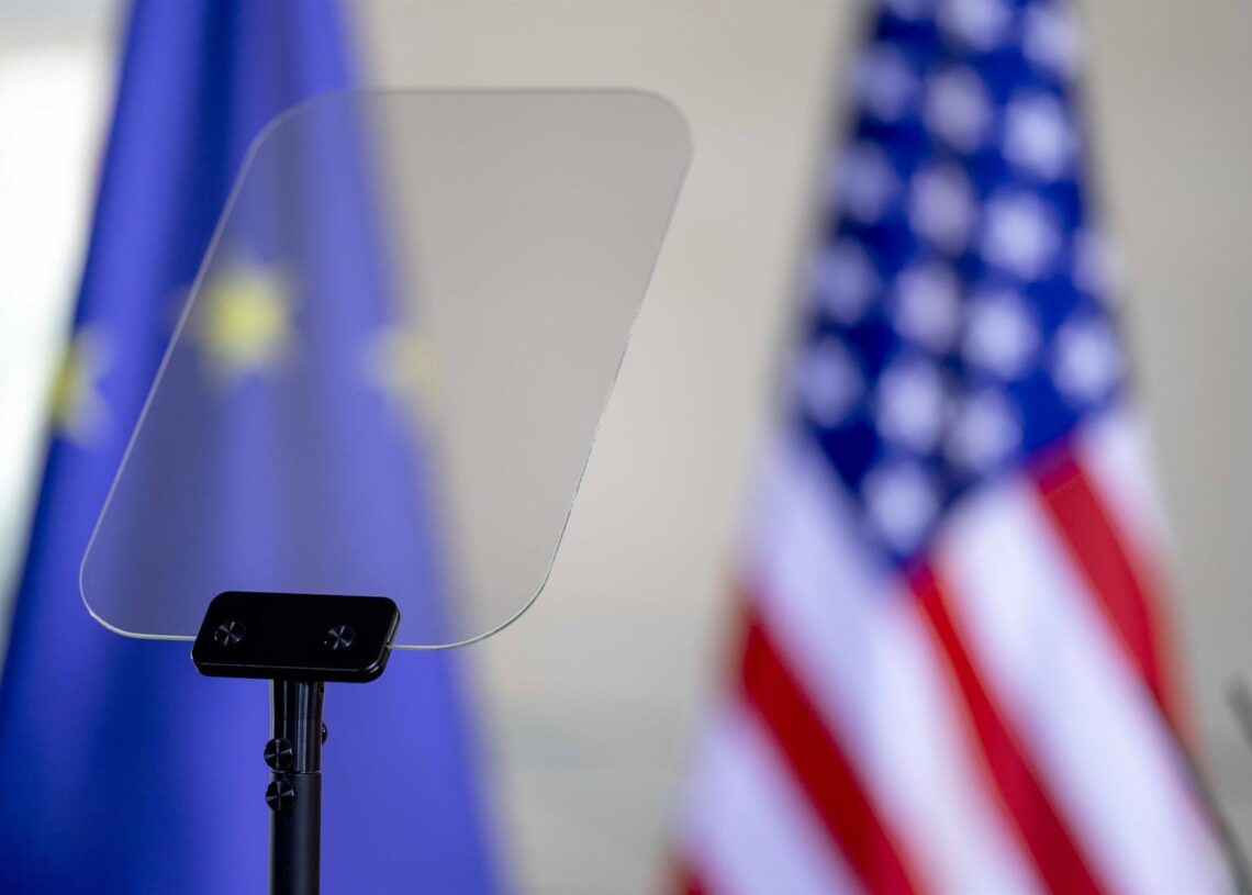 Archivo - Banderas de la Unión Europea y de Estados UnidosEuropa Press/Contacto/Andreas Stroh - Archivo