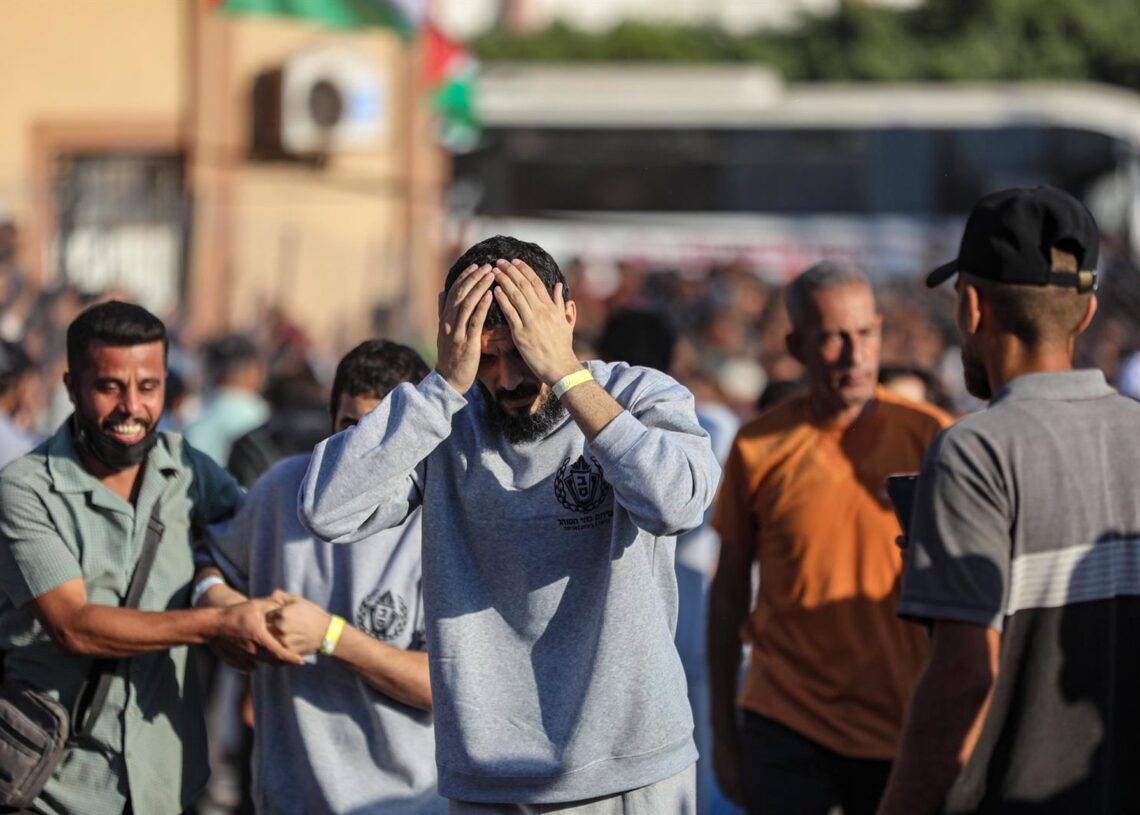 Archivo - Palestinos liberados por Israel en la primera fase del acuerdo de alto el fuego llegan al Hospital Nasser de Jan Yunis, Gaza (archivo)Europa Press/Contacto/Omar Ashtawy - Archivo