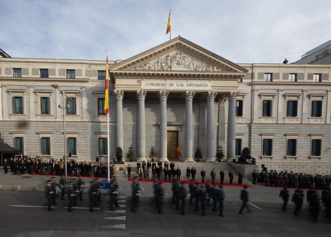 Archivo - Desfile durante el acto de Izado Solemne de la bandera de España, frente al Congreso de los Diputados, a 6 de diciembre de 2024, en Madrid (España). Eduardo Parra - Europa Press - Archivo