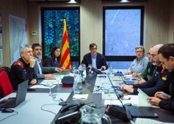 El presidente de la Generalitat, Salvador Illa, y la consellera de Interior y Seguridad Pública, Núria Parlon, durante la reunión en el CecatGOVERN