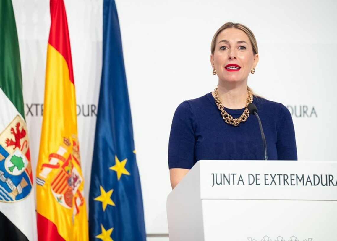 Archivo - La presidenta de la Junta de Extremadura, María Guardiola, en rueda de prensa en Mérida. Imagen de archivoJUNTA DE EXTREMADURA - Archivo