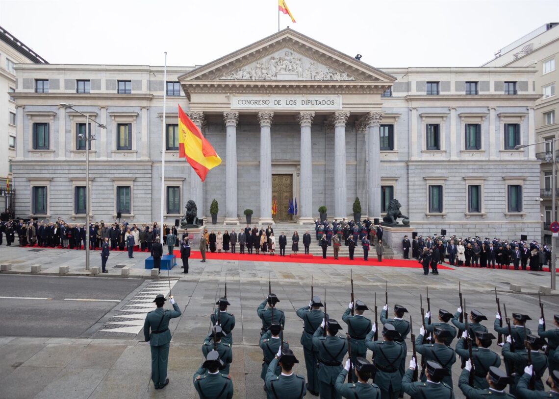 Acto de izado solemne de la Bandera Nacional con motivo del Día de la Constitución, en el Congreso de los Diputados, a 6 de diciembre de 2025, en Madrid (España).Eduardo Parra - Europa Press