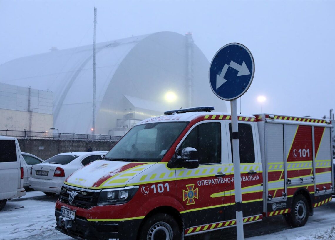 Archivo - Imagen de archivo de un impacto de dron en el arca de Chernóbil, febrero de 2025 Europa Press/Contacto/Tarasov - Archivo