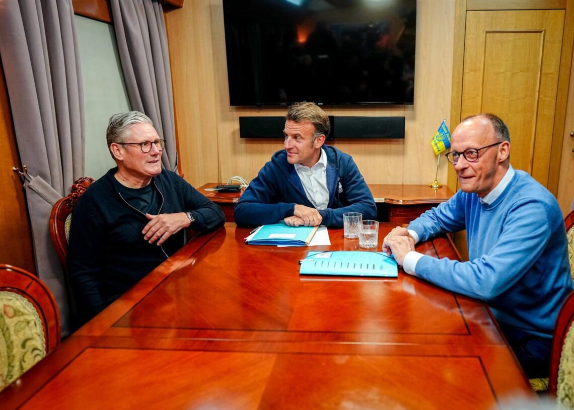 Archivo - Keir Starmer, Emmanuel Macron y Friedrich Merz Kay Nietfeld/dpa - Archivo