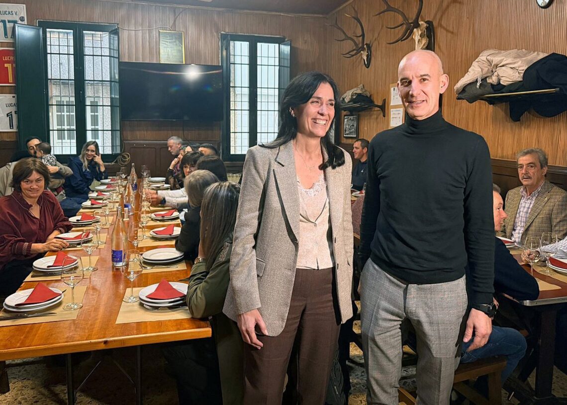 La secretaria xeral del PPdeG, Paula Prado, durante la comida de Navidad del PP de Curtis.PPDEG