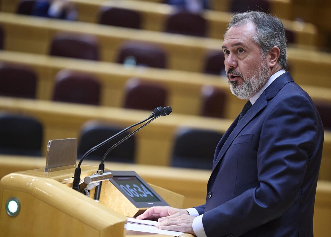 Archivo - El senador del PSOE Juan Espadas interviene durante un pleno en el Senado, a 1 de octubre de 2025, en Madrid (España). Jesús Hellín - Europa Press - Archivo