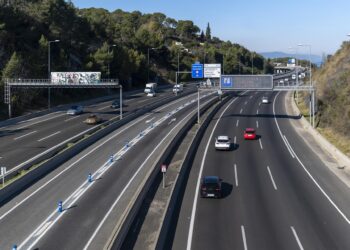 Señales de carretera avisando del brote de Peste Porcina Africana en la C-58 a la altura de Montcada i Reixach, a 1 de diciembre de 2025, en Barcelona, Cataluña (España).Lorena Sopêna - Europa Press