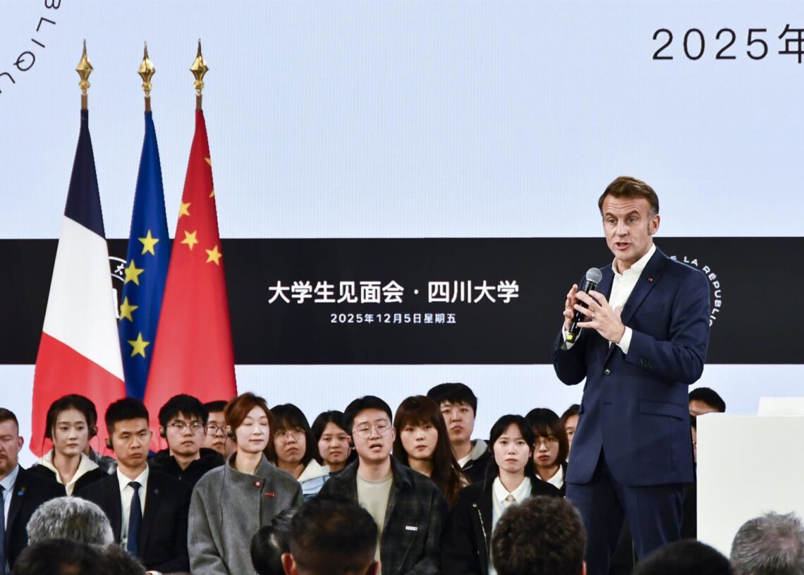 El presidente de Francia, Emmanuel Macron, visita la Universidad de Sichuan en Chengdu (China)Europa Press/Contacto/Kang Jinqian