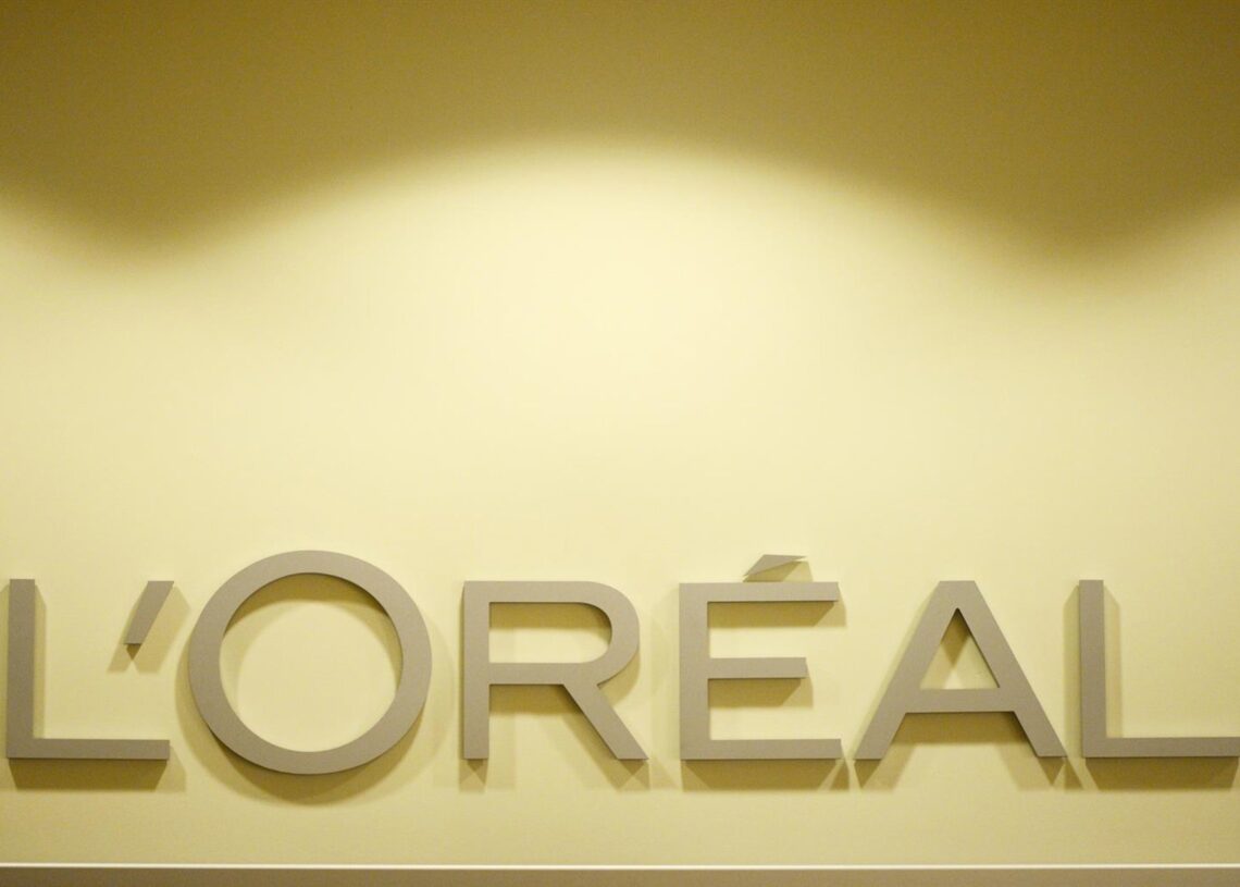 Archivo - Logo de la firma cosmética francesa L'OréalJens Kalaene/Dpa-Zentralbild/Dpa - Archivo