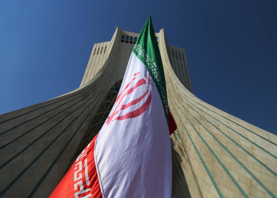 Archivo - Bandera de Irán en la plaza Azadi de la capital, Teherán (archivo)Europa Press/Contacto/Rouzbeh Fouladi - Archivo