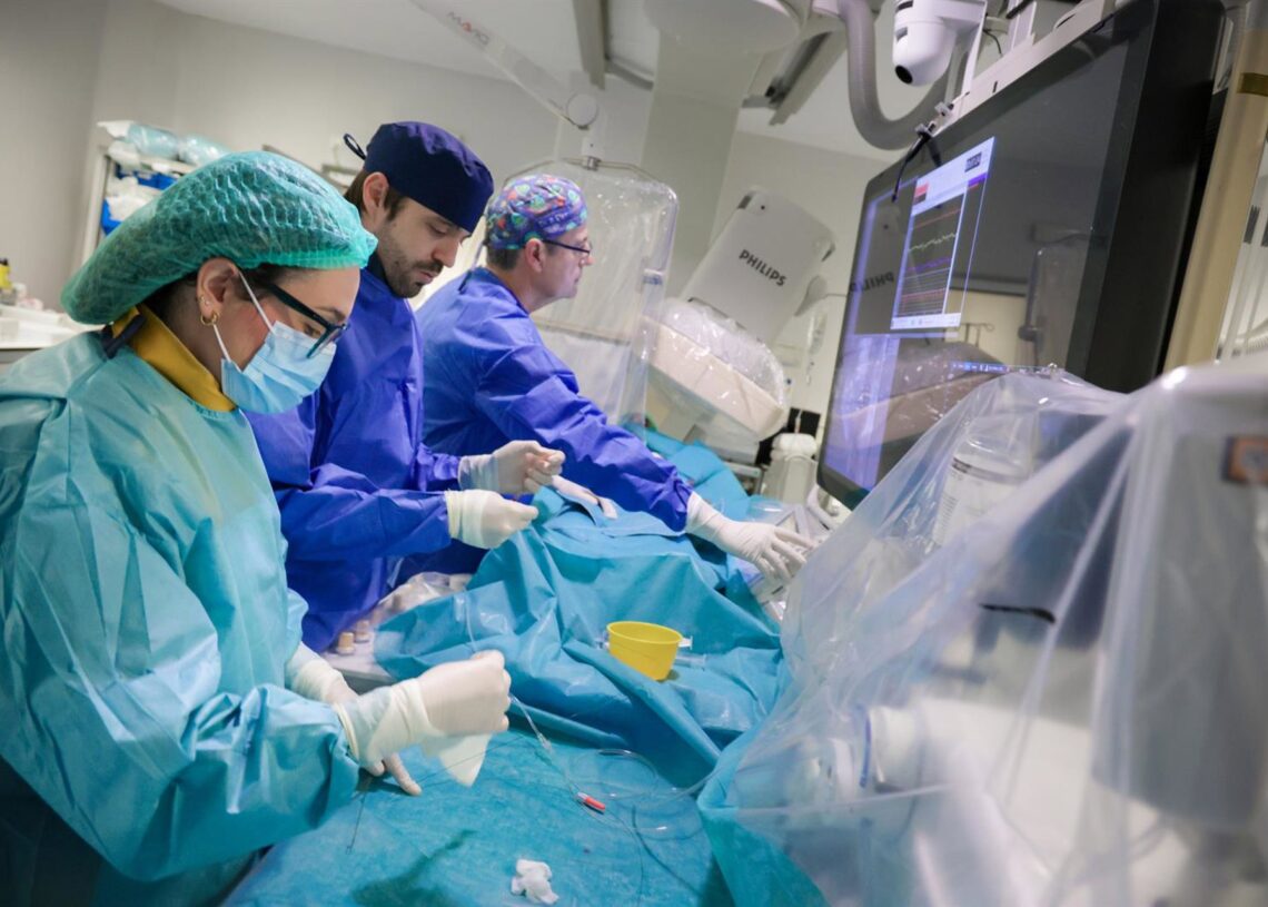 Médicos operan en La FeGVA