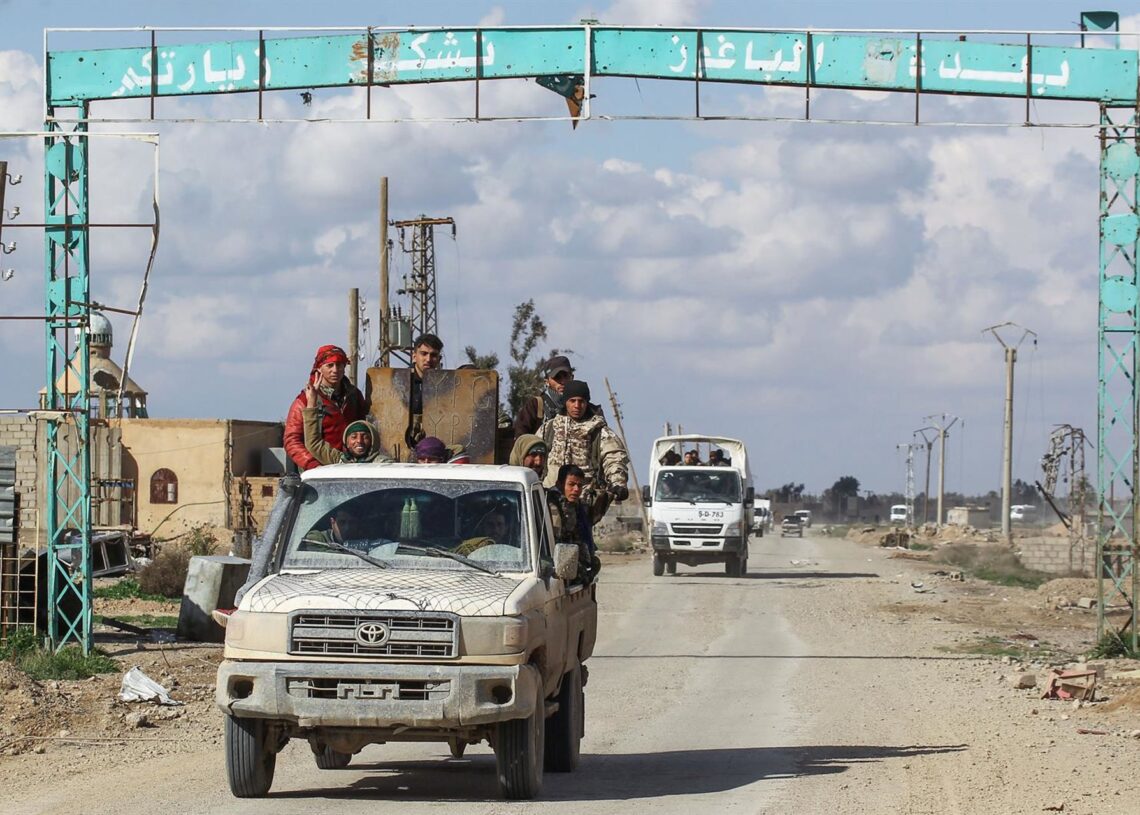 Archivo - Combatientes de las Fuerzas Democráticas Sirias (FDS) cerca de Baghuz, en el este de Siria (archivo)Aboud Hamam/dpa - Archivo