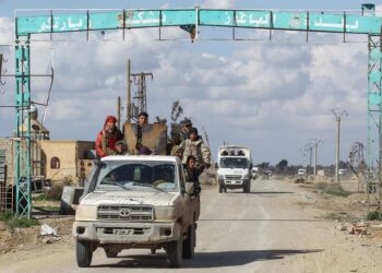 Archivo - Combatientes de las Fuerzas Democráticas Sirias (FDS) cerca de Baghuz, en el este de Siria (archivo)Aboud Hamam/dpa - Archivo