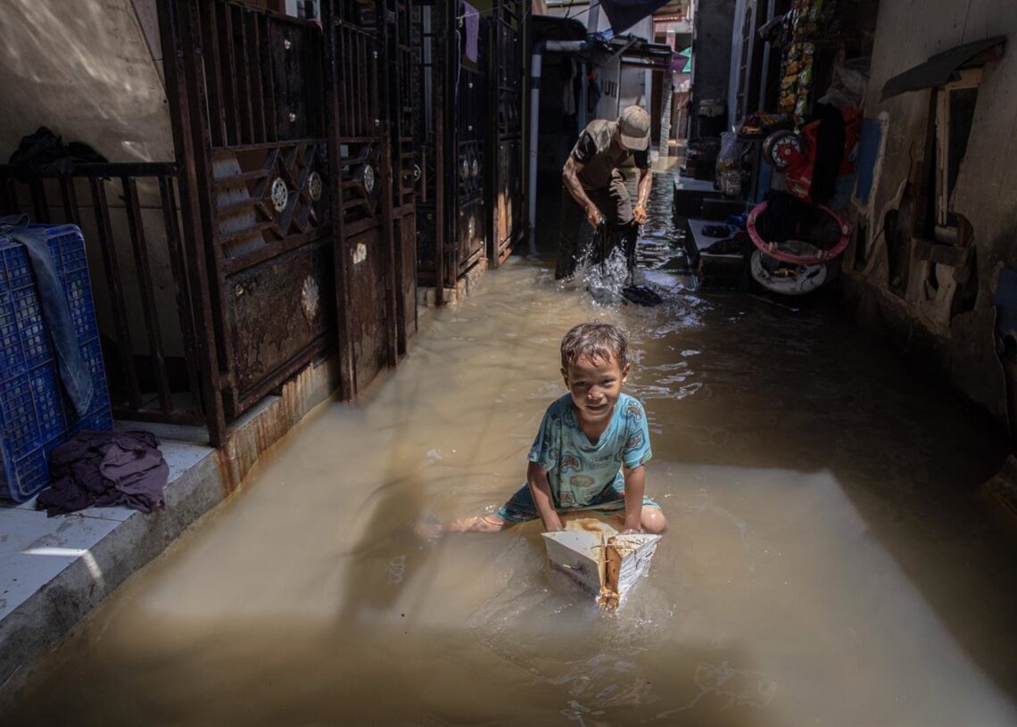 Imagen de archivo de las inundaciones en una calle de Yakarta, Indonesia.Europa Press/Contacto/Donal Husni