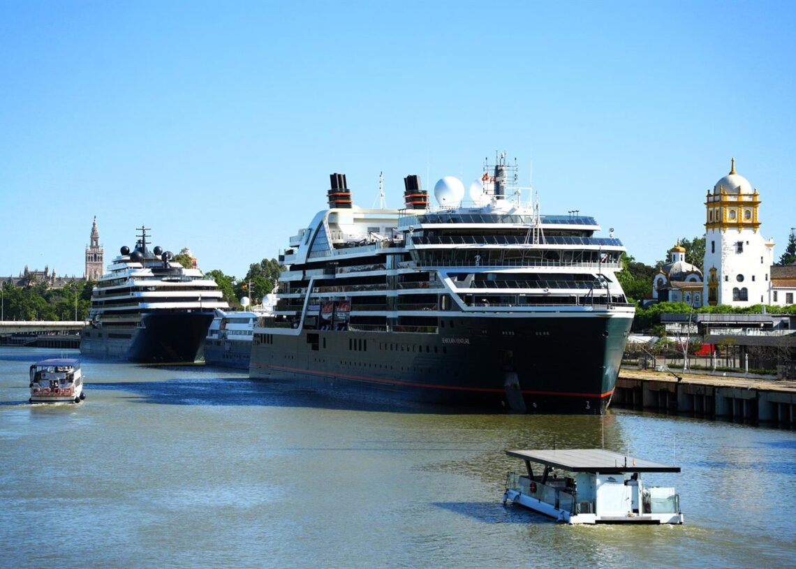 Archivo - Cruceros en un PuertoAUTORIDAD PORTUARIA DE SEVILLA - Archivo