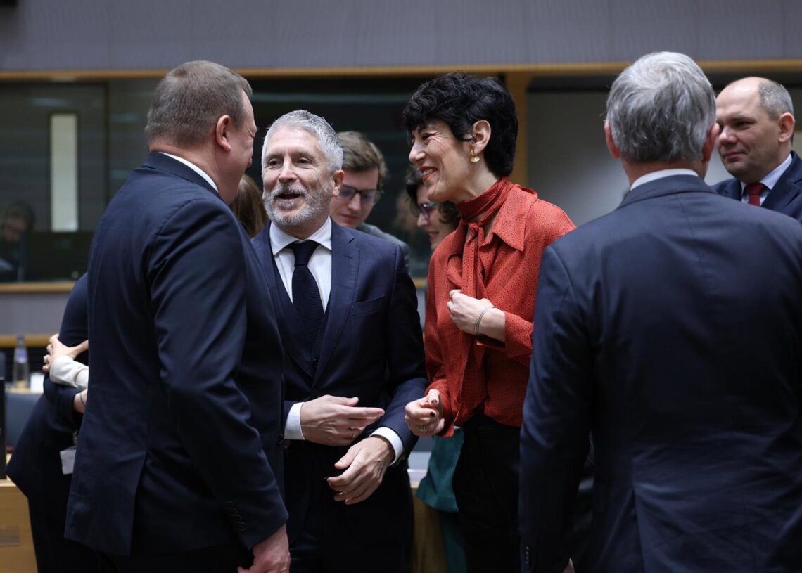 Los ministros de Interiro, Fernando Grande-Marlaska, y de Inclusión Social y Migración, Elma Saiz Delgado, en una reunión de ministros de la UE en Bruselas.ALEXANDROS MICHAILIDIS / EUROPEAN COUNCIL