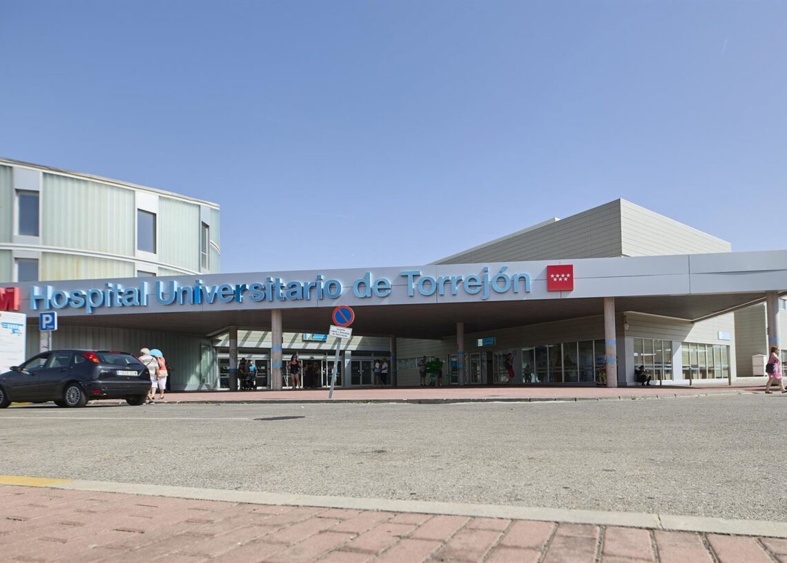 Archivo - Entrada principal del Hospital de Torrejón de Ardoz.Jesús Hellín - Europa Press - Archivo