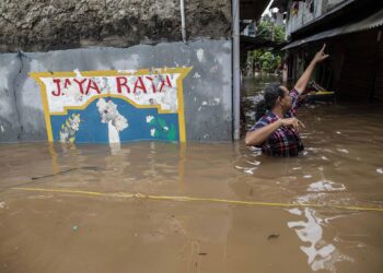 Archivo - Imagen de archivo de una calle completamente anegada en Yakarta, Indonesia.Donal Husni/ZUMA Wire/dpa - Archivo