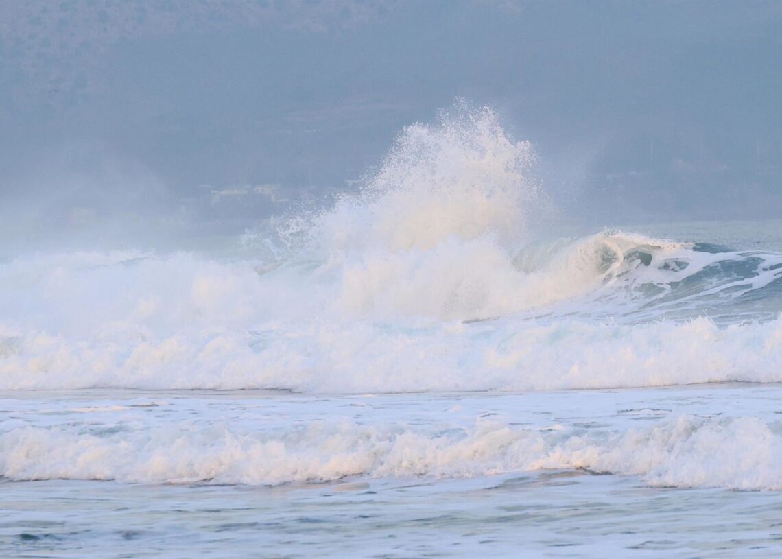 Archivo - Fuerte oleaje tras un terremoto en el centro de Japón-/YNA/dpa - Archivo