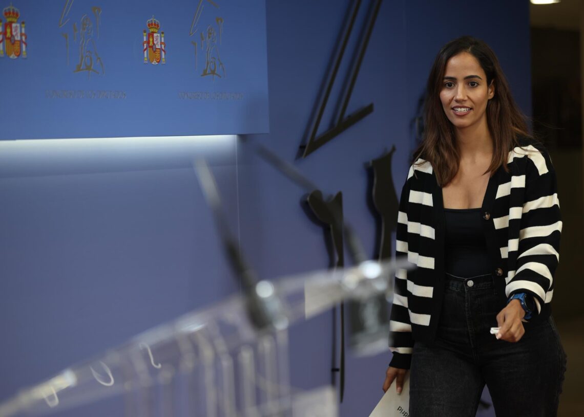 La diputada de Sumar Tesh Sidi durante una rueda de prensa en el Congreso de los Diputados, a 25 de noviembre de 2025, en Madrid (España).Alejandro Martínez Vélez - Europa Press