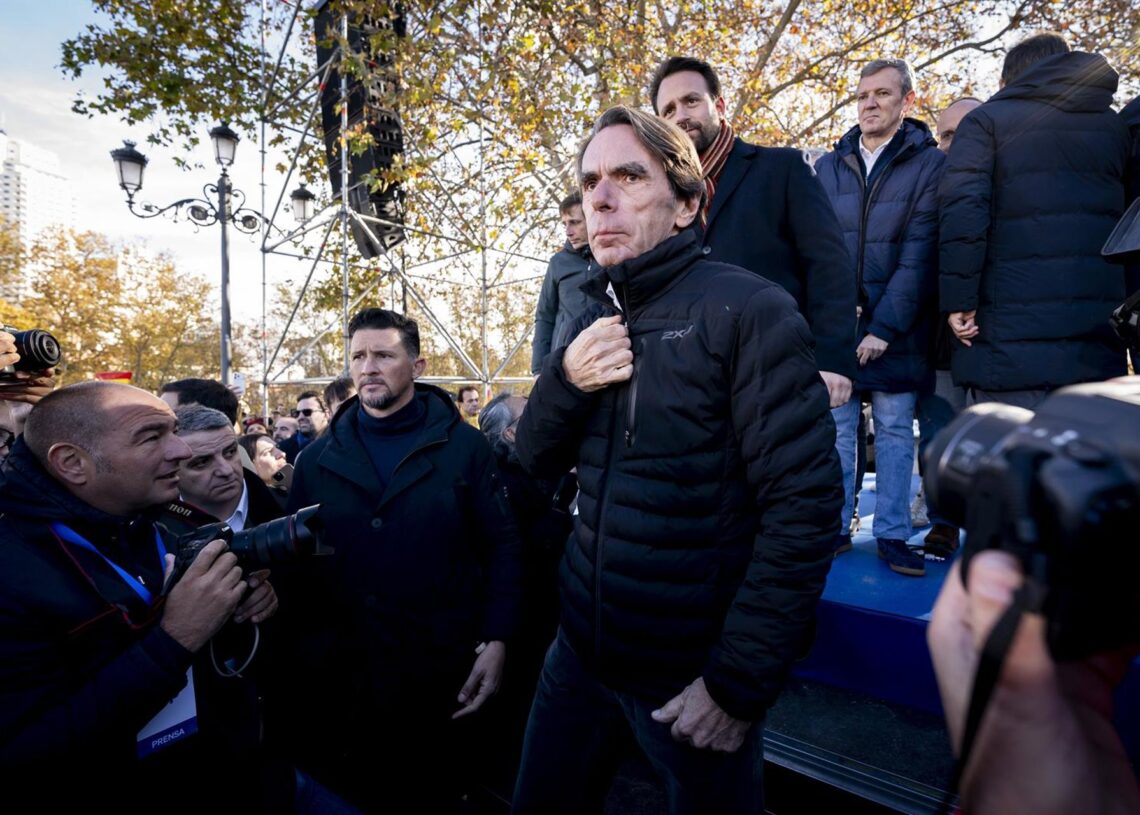El expresidente del Gobierno, José María Aznar, durante la concentración contra la corrupción del Gobierno convocada por el PP, en el Templo de Debod, a 30 de noviembre de 2025, en Madrid (España). A. Pérez Meca - Europa Press