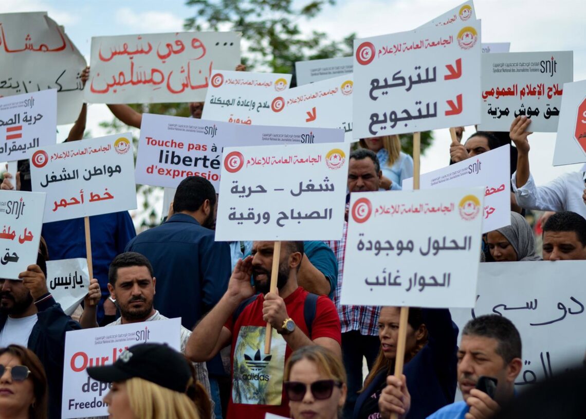 Archivo - Imagen de archivo de una protesta a favor de la libertad de prensa en Túnez. Europa Press/Contacto/Hasan Mrad - Archivo