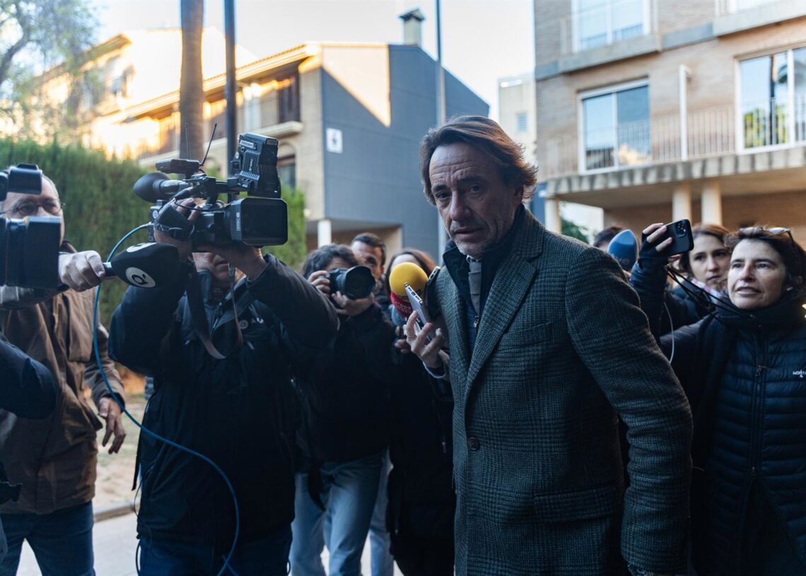 El secretario autonómico del Gabinete del President y Comunicación, José Manuel Cuenca, a su llegada a los juzgados de Catarroja, a 26 de noviembre de 2025Jorge Gil - Europa Press