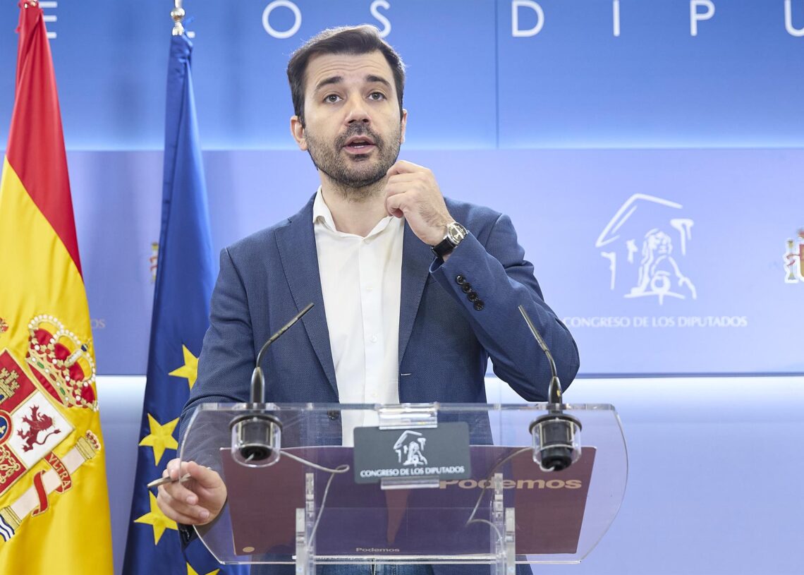Archivo - El diputado del Grupo Mixto Javier Sánchez Serna durante una rueda de prensa anterior a la reunión de la junta de portavoces, en el Congreso de los Diputados, a 9 de septiembre de 2025, en Madrid (España).Jesús Hellín - Europa Press - Archivo