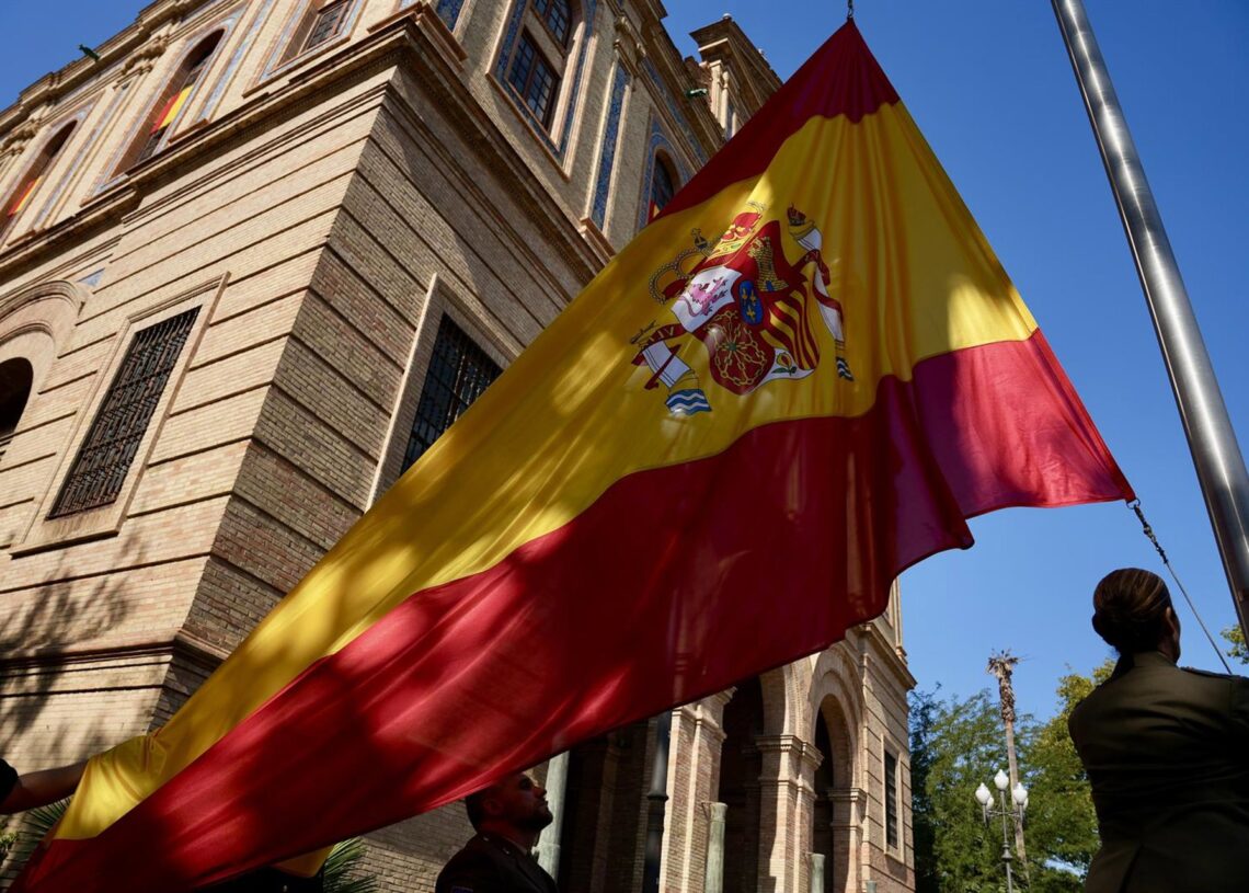 Archivo - Celebración del día de la Fiesta Nacional. A 10 de octubre de 2025, en Sevilla (Andalucía, España). Izado solemne de la Bandera Nacional y homenaje a los que dieron su vida por España, en el marco del Día de la Fiesta Nacional, presidido por el María José López - Europa Press - Archivo