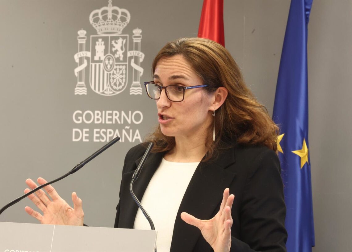La ministra de Sanidad, Mónica García, atiende a los medios al término del pleno extraordinario del Consejo Interterritorial del Sistema Nacional de Salud (CISNS), a 28 de noviembre de 2025, en Madrid (España). El Ministerio de Sanidad ha retomado hoy conEduardo Parra - Europa Press