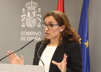La ministra de Sanidad, Mónica García, atiende a los medios al término del pleno extraordinario del Consejo Interterritorial del Sistema Nacional de Salud (CISNS), a 28 de noviembre de 2025, en Madrid (España). El Ministerio de Sanidad ha retomado hoy conEduardo Parra - Europa Press