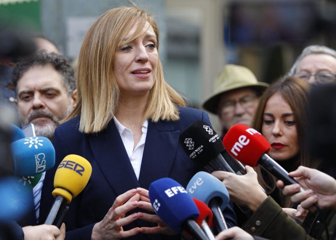 Archivo - La exalcaldesa de Maracena Berta Linares atiende a los medios. Archivo.ÁLEX CÁMARA-EUROPA PRESS - Archivo