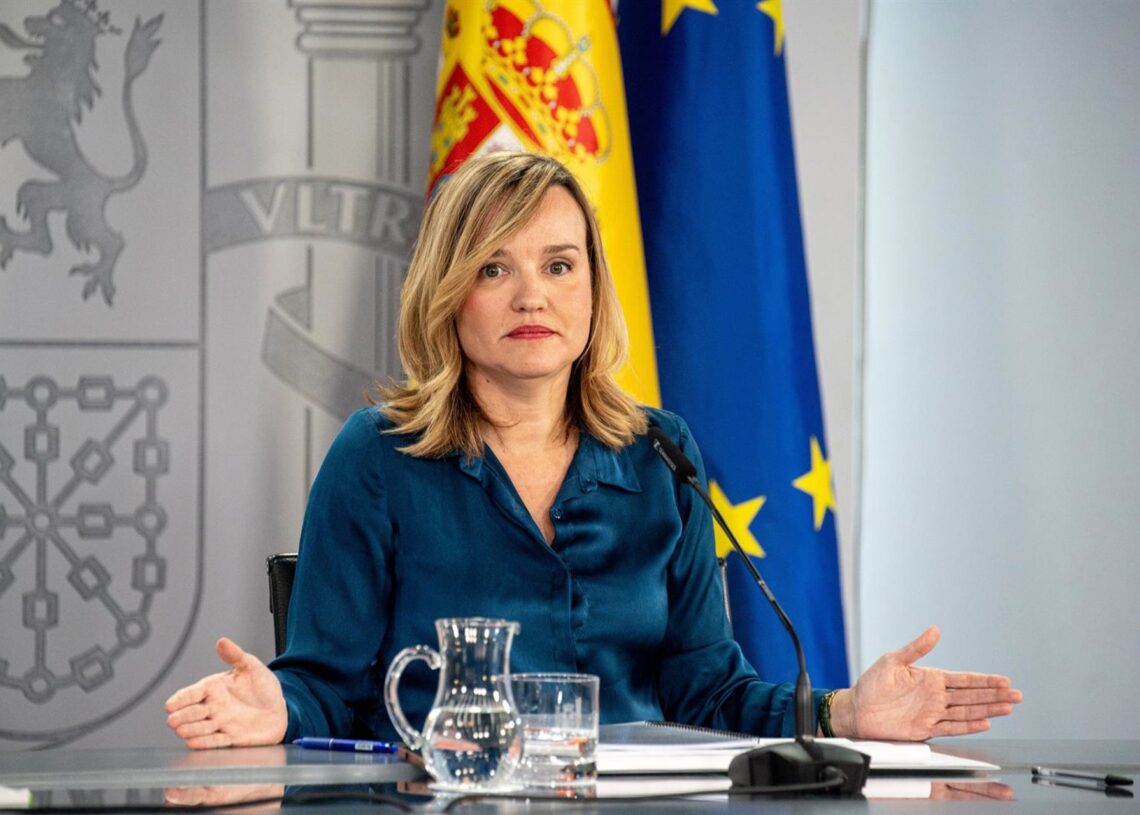 La ministra de Educación, Formación Profesional y Deportes y portavoz del Gobierno, Pilar Alegría, durante una rueda de prensa tras el Consejo de Ministros, en el Complejo de la Moncloa, a 2 de diciembre de 2025, en Madrid (España).Gabriel Luengas - Europa Press