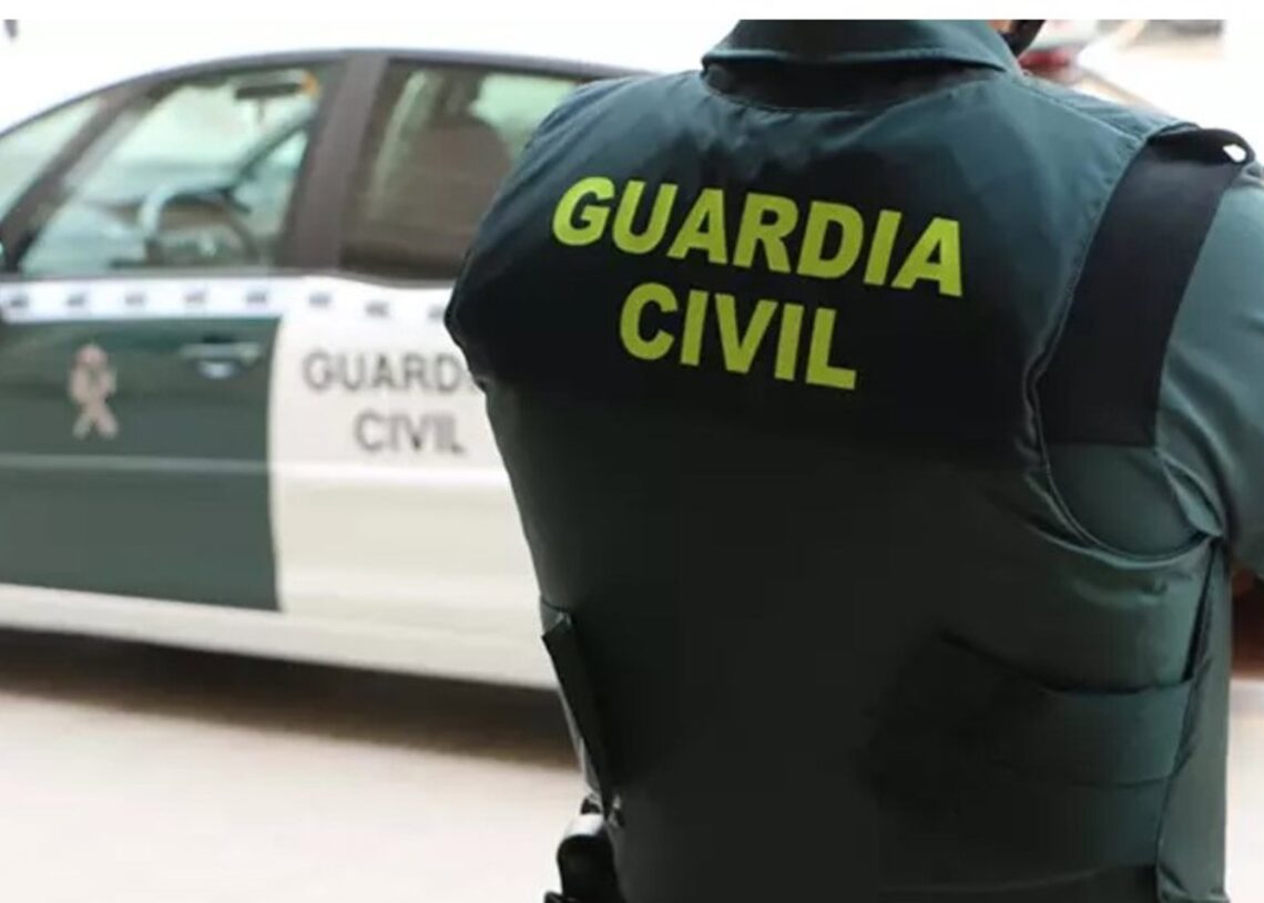 Archivo - Un agente de la Guardia Civil en imagen de archivoGUARDIA CIVIL - Archivo