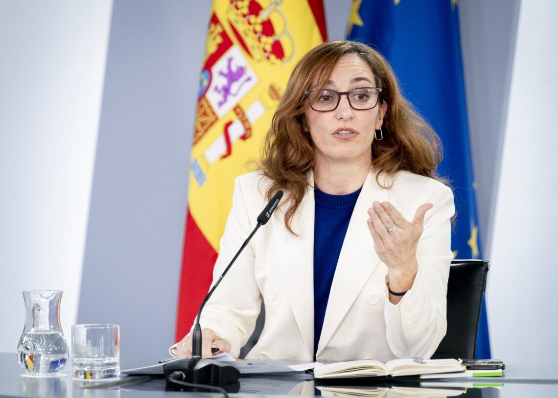 La ministra de Sanidad, Mónica García, durante una rueda de prensa tras la reunión del Consejo de Ministros, en el Palacio de la Moncloa, a 9 de diciembre de 2025, en Madrid (España).A. Pérez Meca - Europa Press