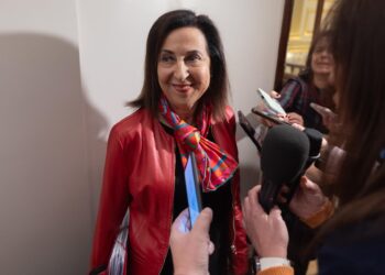 La ministra de Defensa, Margarita Robles, atiende a los medios de comunicación a su llegada a la Comisión de Control de los Créditos Destinados a Gastos Reservados.Eduardo Parra - Europa Press