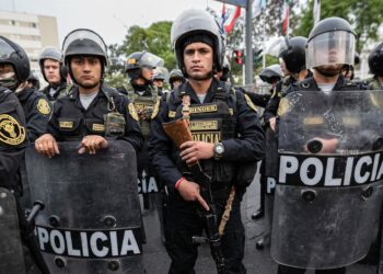 Archivo - Agentes de la Policía de Perú, en una imagen de archivo.Lucas Aguayo Araos/dpa - Archivo