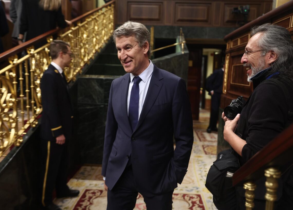 El presidente del Partido Popular, Alberto Núñez Feijóo, durante una sesión de control al Gobierno, en el Congreso de los Diputados, a 10 de diciembre de 2025, en Madrid (España). Eduardo Parra - Europa Press
