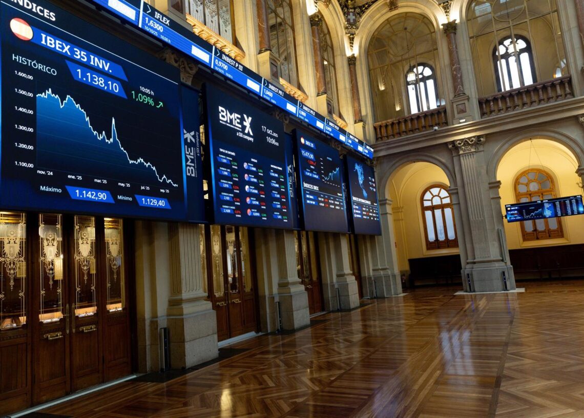 Archivo - Un panel informativo en el Palacio de la Bolsa de Madrid, a 17 de octubre de 2025, en Madrid (España).Eduardo Parra - Europa Press - Archivo