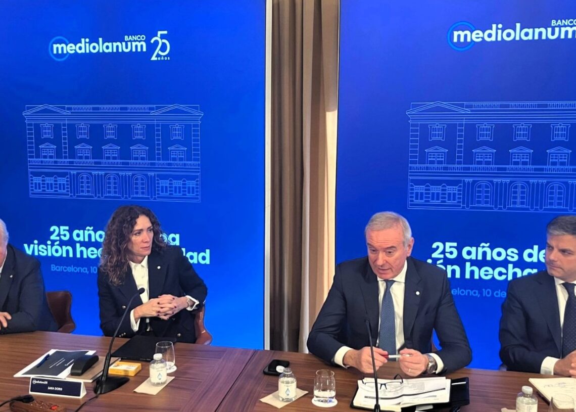 El presidente de Banco Mediolanum, Carlos Tusquets; la vicepresidenta, Sara Doris; el consejero delegado, Luca Bosisio, y el director comercial, Juan MassanaEUROPA PRESS