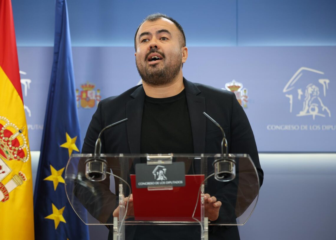 El diputado del grupo parlamentario Sumar, Nahuel González López, durante una rueda de prensaAlejandro Martínez Vélez - Europa Press