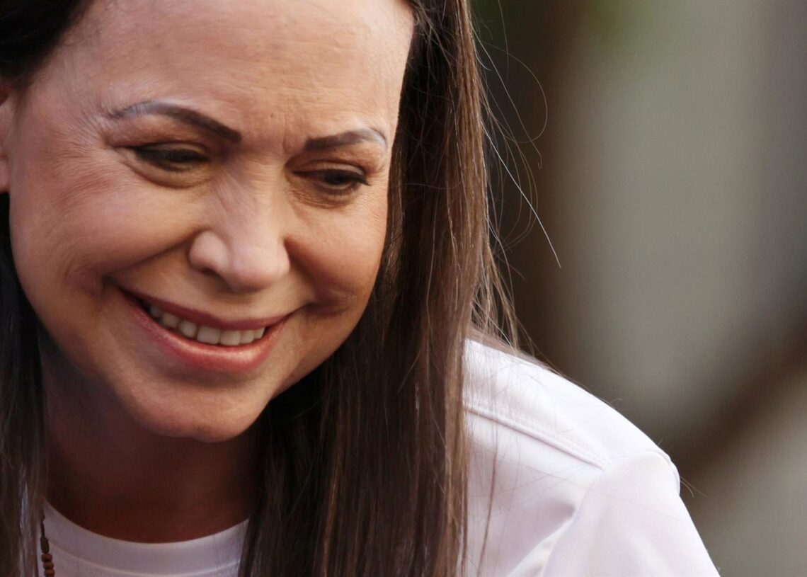 La hija de la opositora María Corina Machado recibe en su nombre en Oslo el Premio Nobel de la PazNOBEL PRIZE