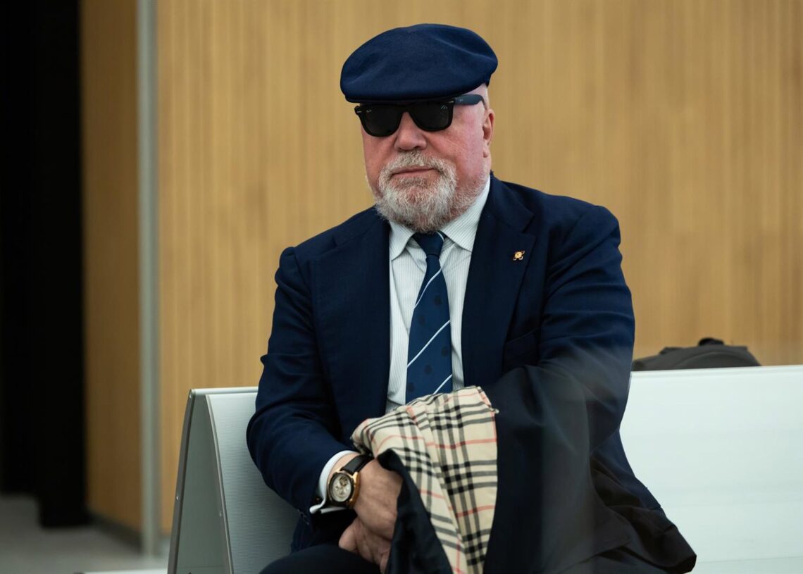 Archivo - El comisario jubilado José Manuel Villarejo a su llegada a declarar en la Seu de la Justicia de Andorra por la ‘Operación Cataluña’, a 4 de noviembre de 2025, en Andorra la Vella (Andorra).Maricel Blanch - Europa Press - Archivo