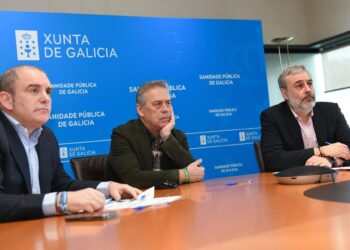 O conselleiro de Sanidade, xunto co xerente do Sergas e o director xeral de Asistencia SanitariaXUNTA