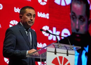 El presidente de la fundación BBK, Xabier Sagredo,  durante la celebración del I Foro Gran Vía en la Sala BBK, a 21 de noviembre de 2025, en Bilbao, País Vasco (España).H.Bilbao - Europa Press