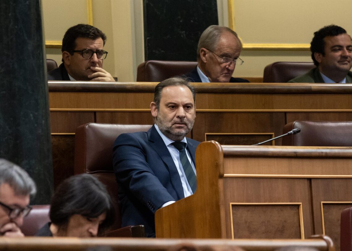 Archivo - El diputado del Grupo Mixto y exministro de Transportes José Luis Ábalos durante una sesión plenaria, en el CongresoAlejandro Martínez Vélez - Europa Press - Archivo