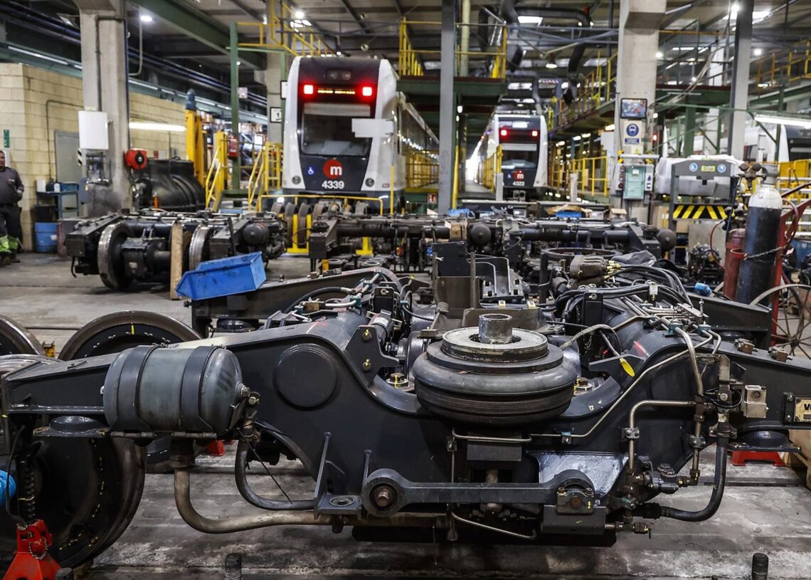 Archivo - Maquinaria en el puesto de mando provisional de Metrovalencia, a 3 de diciembre de 2024, en ValenciaRober Solsona - Europa Press - Archivo