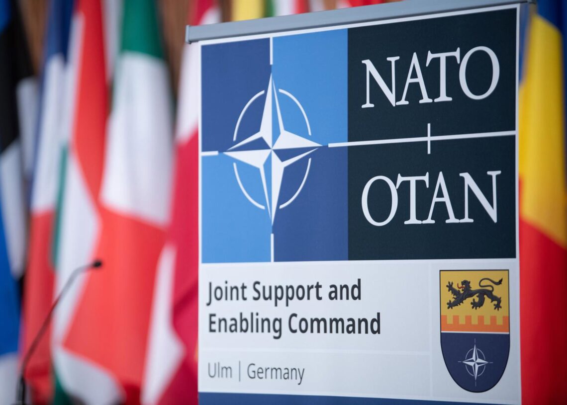Archivo - Logo de la OTAN en una misión en Alemania.Stefan Puchner/Dpa - Archivo