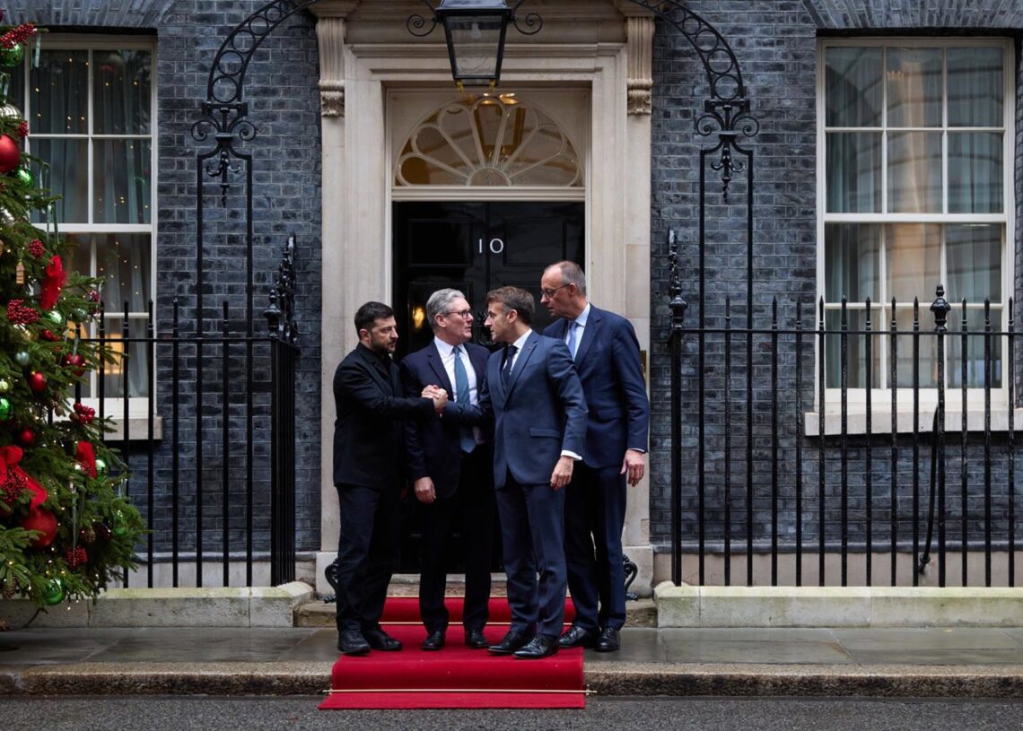 El presidente de Ucrania, Volodimir Zelenski, se reúne con Keir Starmer, Emmanuel Macron y Friedrich Merz en Londres, a 8 de diciembre de 2025PRESIDENCIA DE UCRANIA